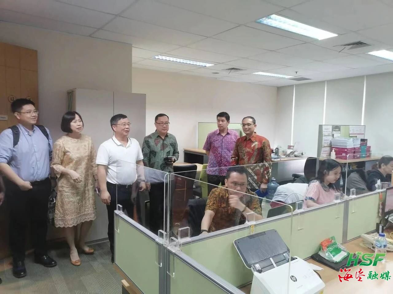 包洪文一行到KM公司調研。